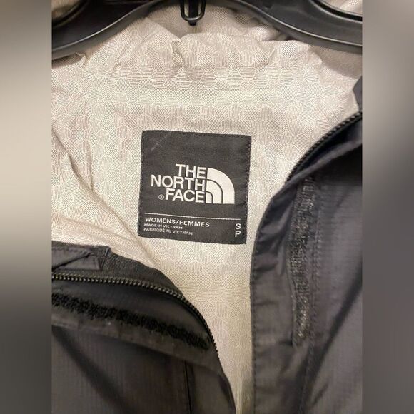The North Face women’s nylon waterproof hooded Jacket shell Small - Picture 3 of 11